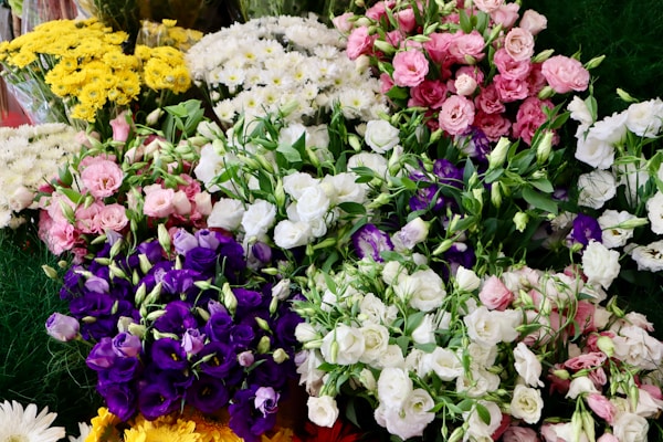 Professional florist quality advantages showing expert arrangement design