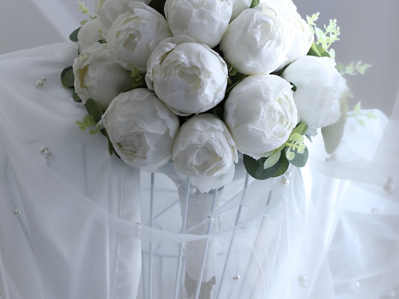Elegant wedding flower arrangements